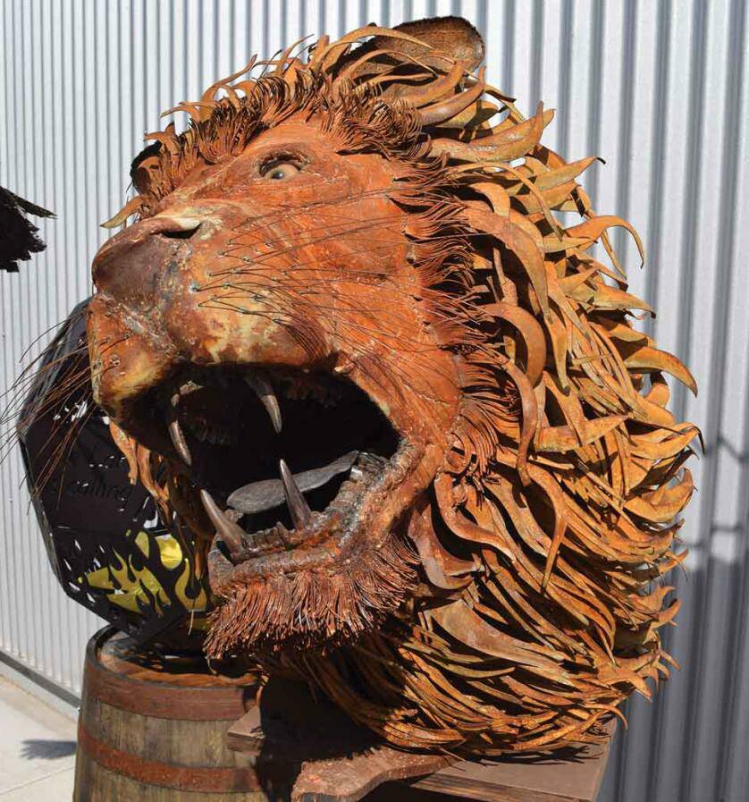 全球钣金新闻-金属制造狂：焊工制作动物的金属钣金-银川飞扬特色小吃连锁有限公司