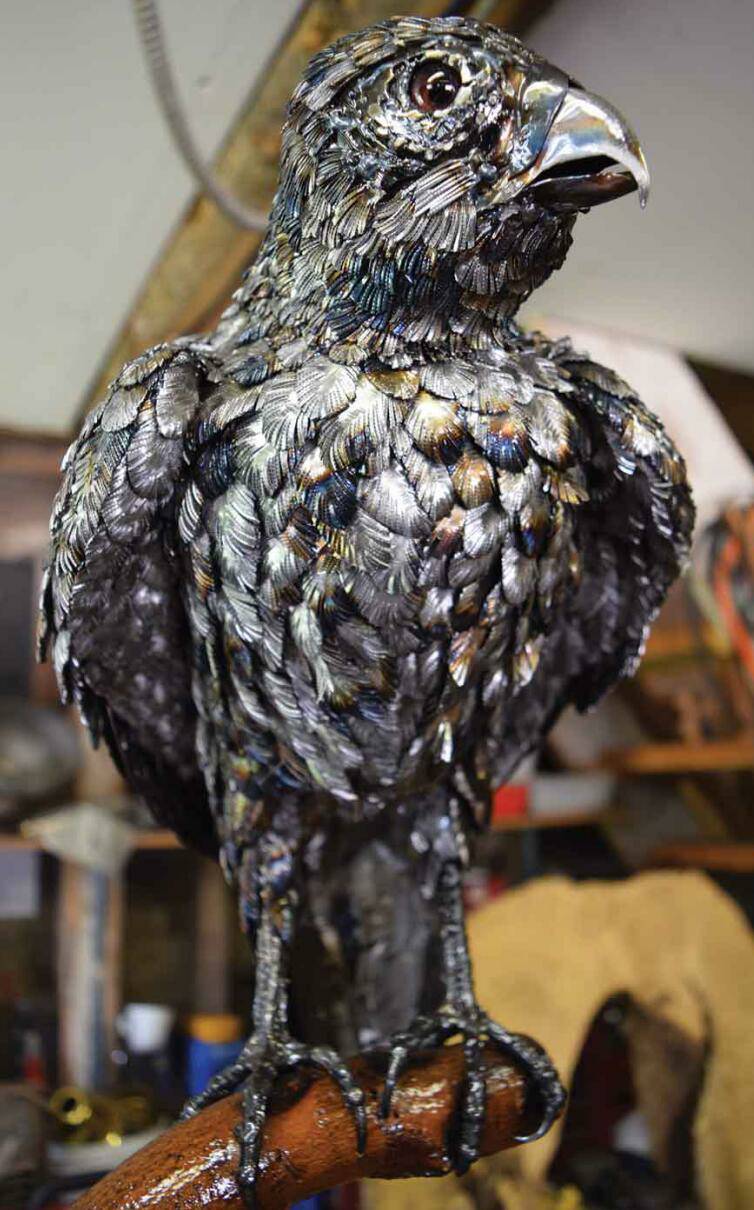 全球钣金新闻-金属制造狂：焊工制作动物的金属钣金-银川飞扬特色小吃连锁有限公司