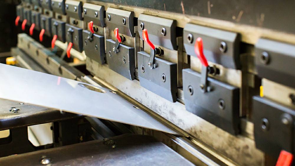 制作钣金加工项目都有哪些基础设备？-银川飞扬特色小吃连锁有限公司